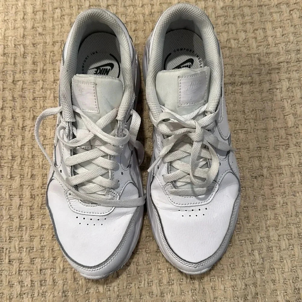 Nike Air Max SC Triple White Leather Sneakers
DH9637-100 Womens size 7
